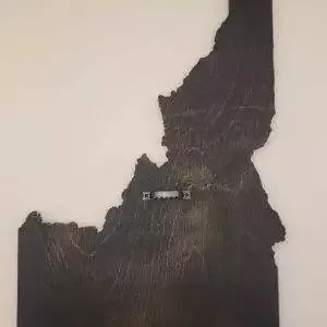 Idaho Sign – Rustic Home Decor with Forest Scene, Perfect Gift for Idaho Lovers & Nature Enthusiasts – Gray Stain