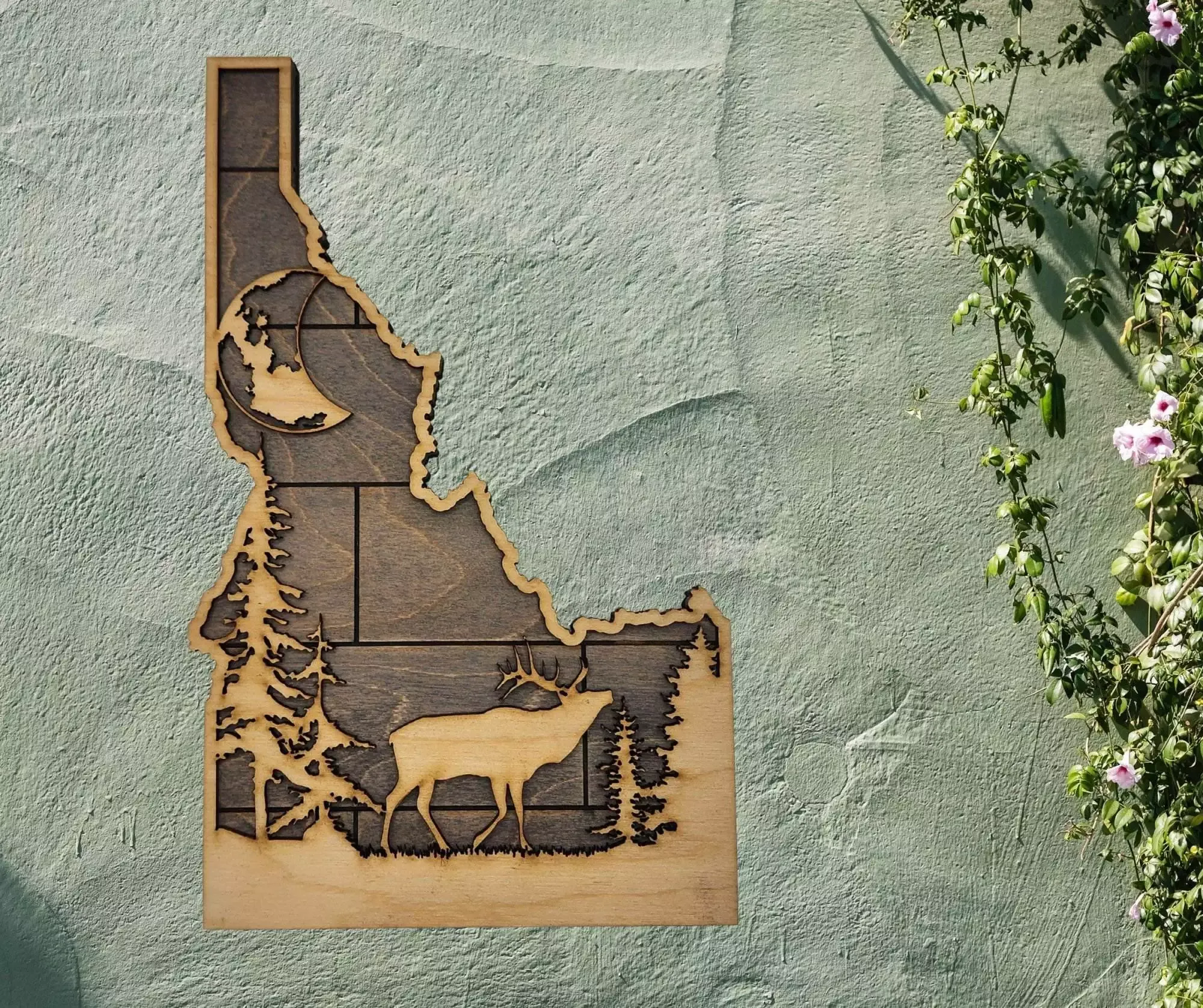 Idaho Sign - Rustic Home Decor with Forest Scene, Perfect Gift for Idaho Lovers & Nature Enthusiasts - Gray Planked Stain