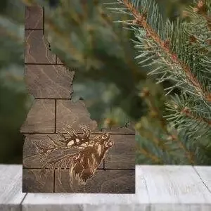 Idaho Sign – Rustic Home Decor with Elk Head, Perfect Gift for Idaho Lovers & Nature Enthusiasts – Gray Plank Stain